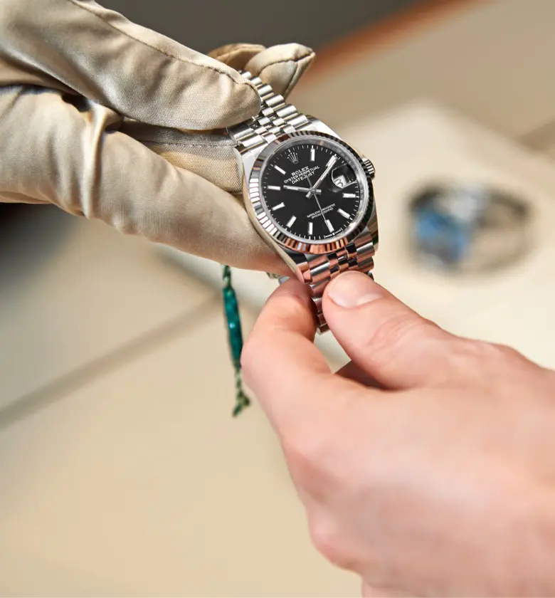 La procedura della revisione completa degli orologi Rolex